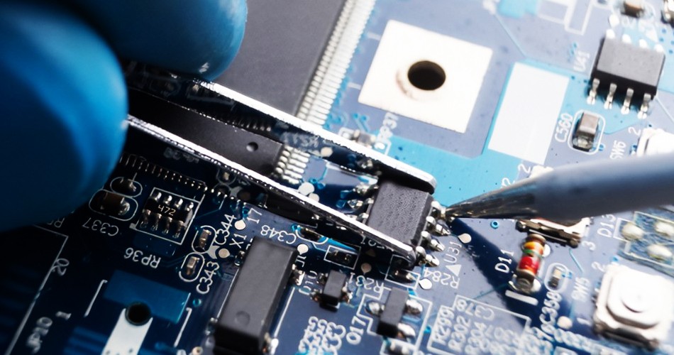 Bunchúiseanna agus frithbhearta maidir le moilleanna táirgeachta i bpróiseáil PCBA