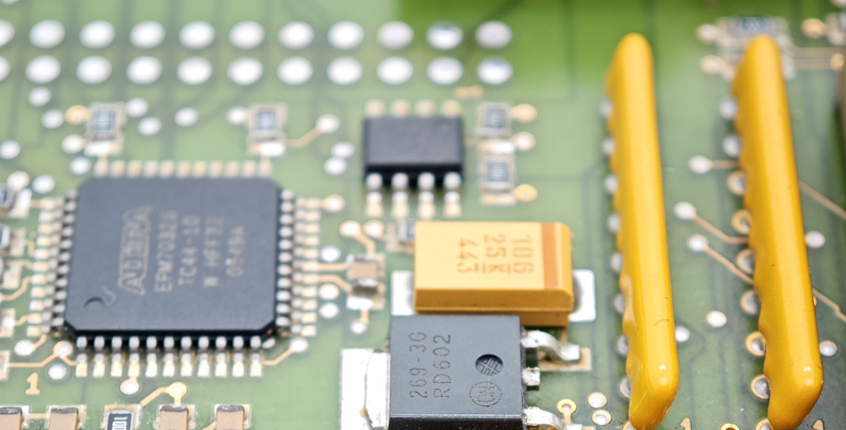 Plé ar an modh táirgthe ilchineálach agus baisc bheaga de mhonarcha PCBA