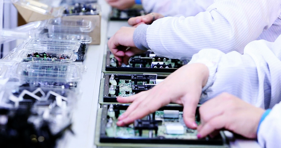 Conas rioscaí tionscadail a laghdú trí réitigh nuálacha de mhonarchana PCBA?