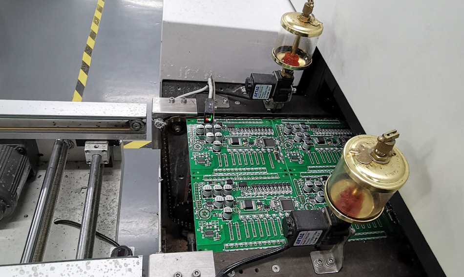 Conas a dhéanann bearta bainistíochta agus athchúrsála dramhaíola monarchan PCBA difear do chomhlíonadh?