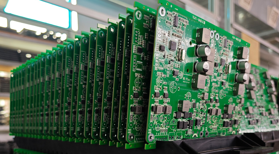 Straitéis úsáide ábhar atá neamhdhíobhálach don chomhshaol de mhonarcha PCBA