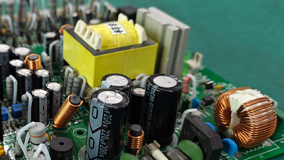 Conas is féidir le monarchana PCBA costais a laghdú trí tháirgeadh uathoibrithe?