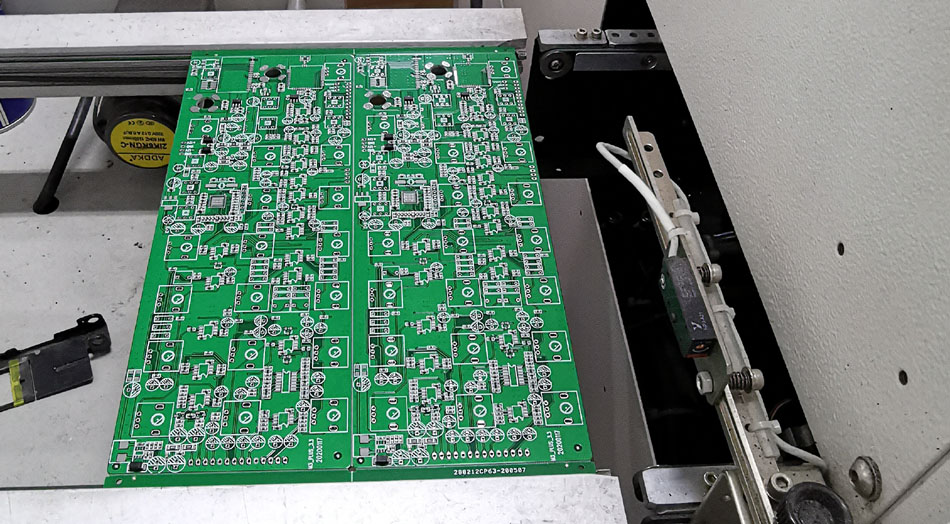Cad iad na gnéithe lárnacha chun monarchana PCBA a sheachadadh in am a chinntiú?