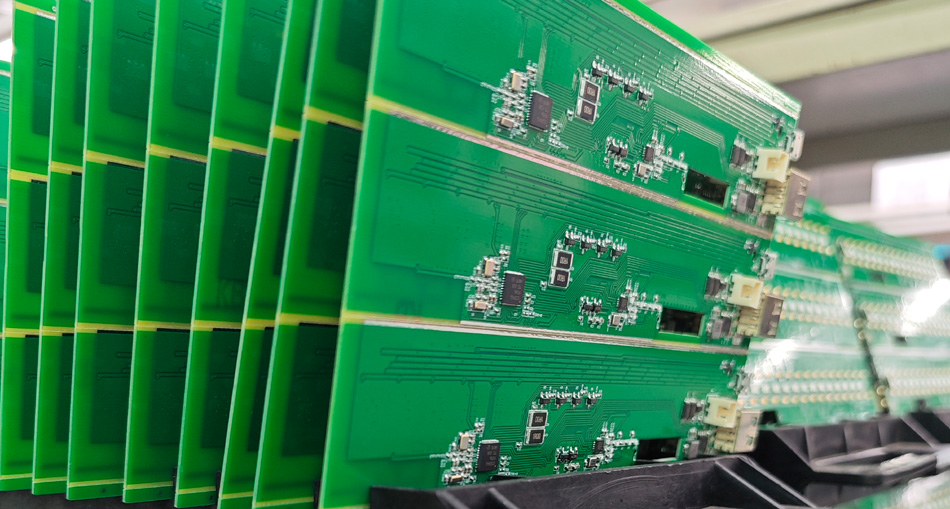 Freagra tapa: Conas is féidir le monarchana PCBA timthriall seachadta orduithe práinneacha a ghiorrú?