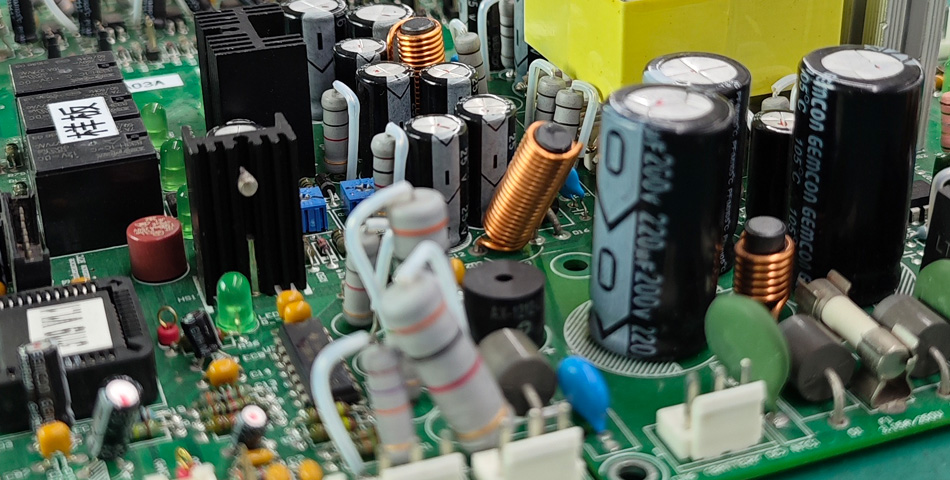 Conas a dhéileálann monarchana PCBA leis na dúshláin a bhaineann le comhpháirteanna casta a shuiteáil?