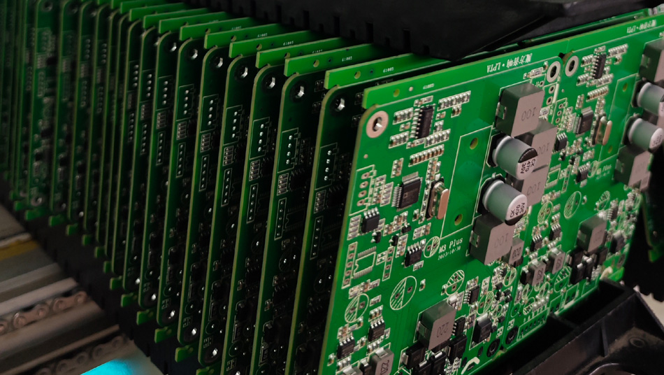 Córas monatóireachta cáilíochta iomlán-phróisis monarchana PCBA a dhíchóipeáil