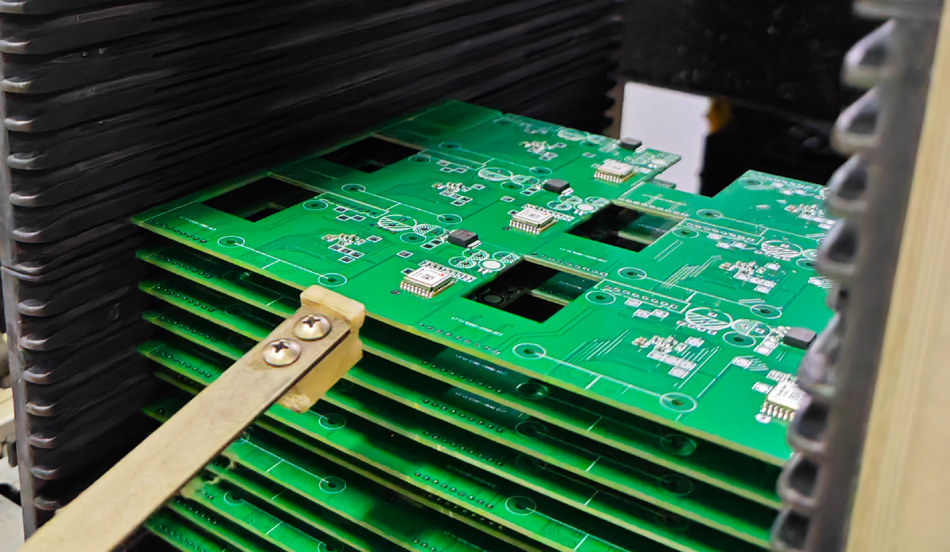 Tionchar Leibhéil Uathoibrithe i Monarchan PCBA ar Olltáirgeadh