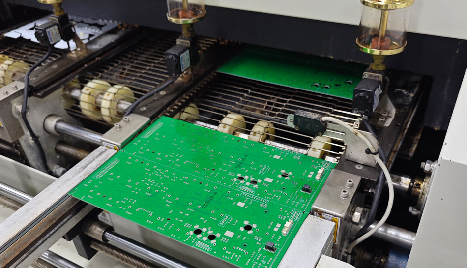 Cén tionchar a bhíonn ag straitéisí inbhuanaitheachta monarchana PCBA ar dhearcadh an tionscail?