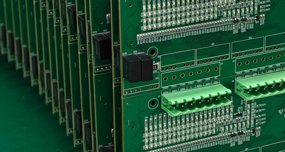 Conas Bua A Bhaint Amach Idir Costas agus Cáilíocht i Déantúsaíocht PCBA?