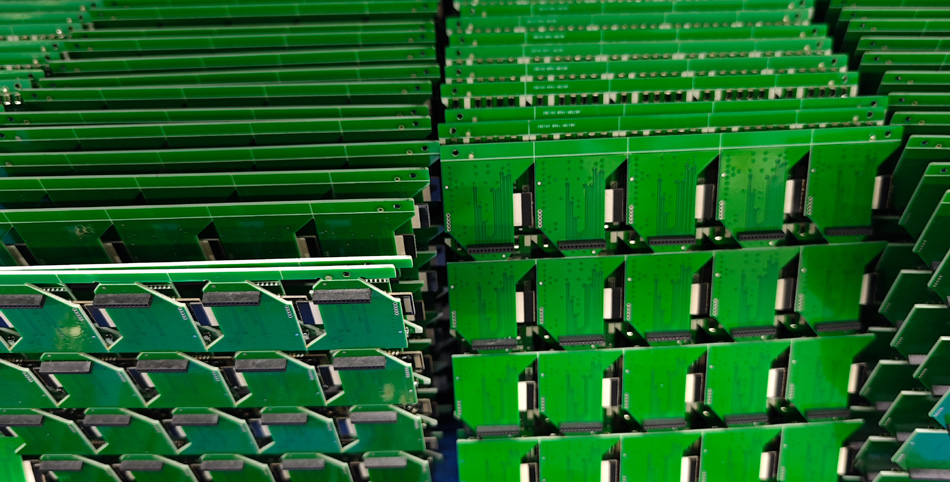 Conas is féidir le déantúsaíocht thrua costais phróiseála PCBA a laghdú?